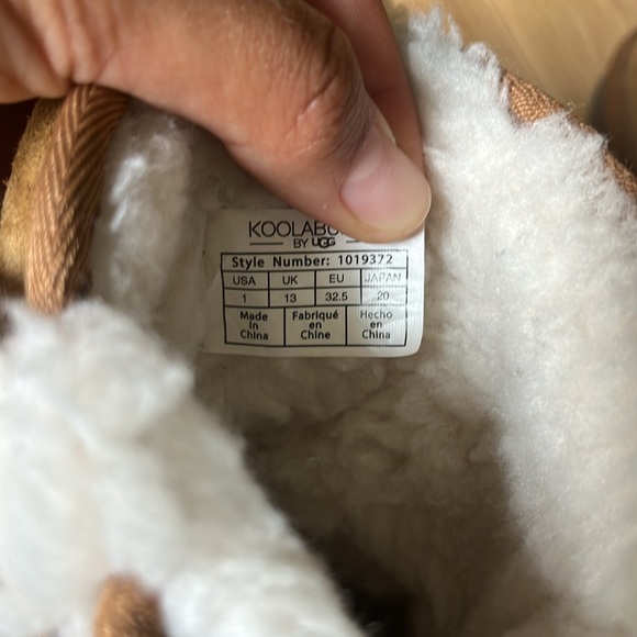 Koolaburra Victoria Short Girls Boots - Picture 8 of 8